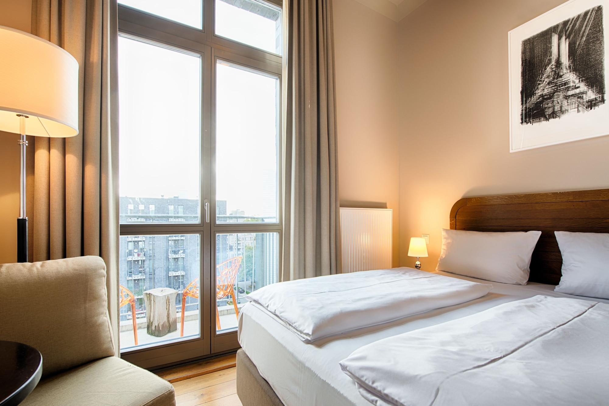 Mondrian Am Checkpoint Charlie 4*