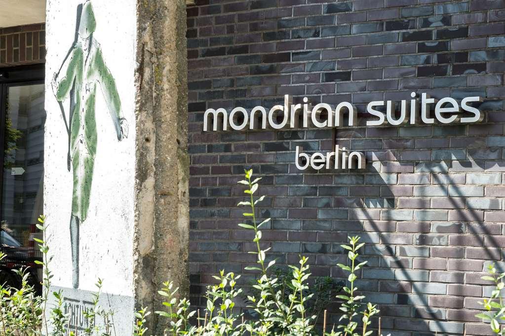 Mondrian Am Checkpoint Charlie Berlin